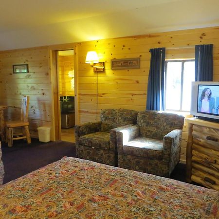 Econo Lodge Bayview Mackinaw Stadt Exterior foto