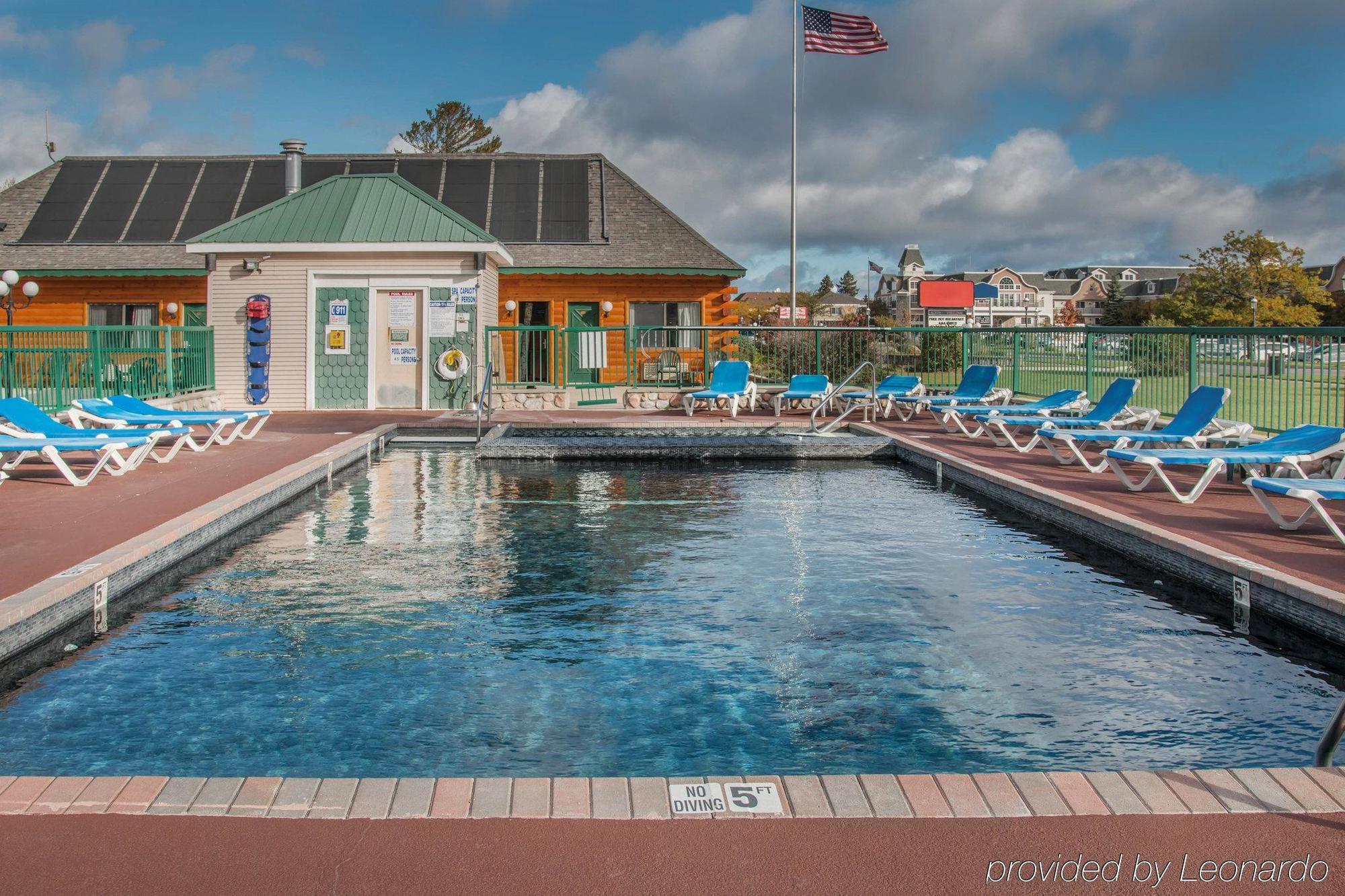 Econo Lodge Bayview Mackinaw Stadt Exterior foto
