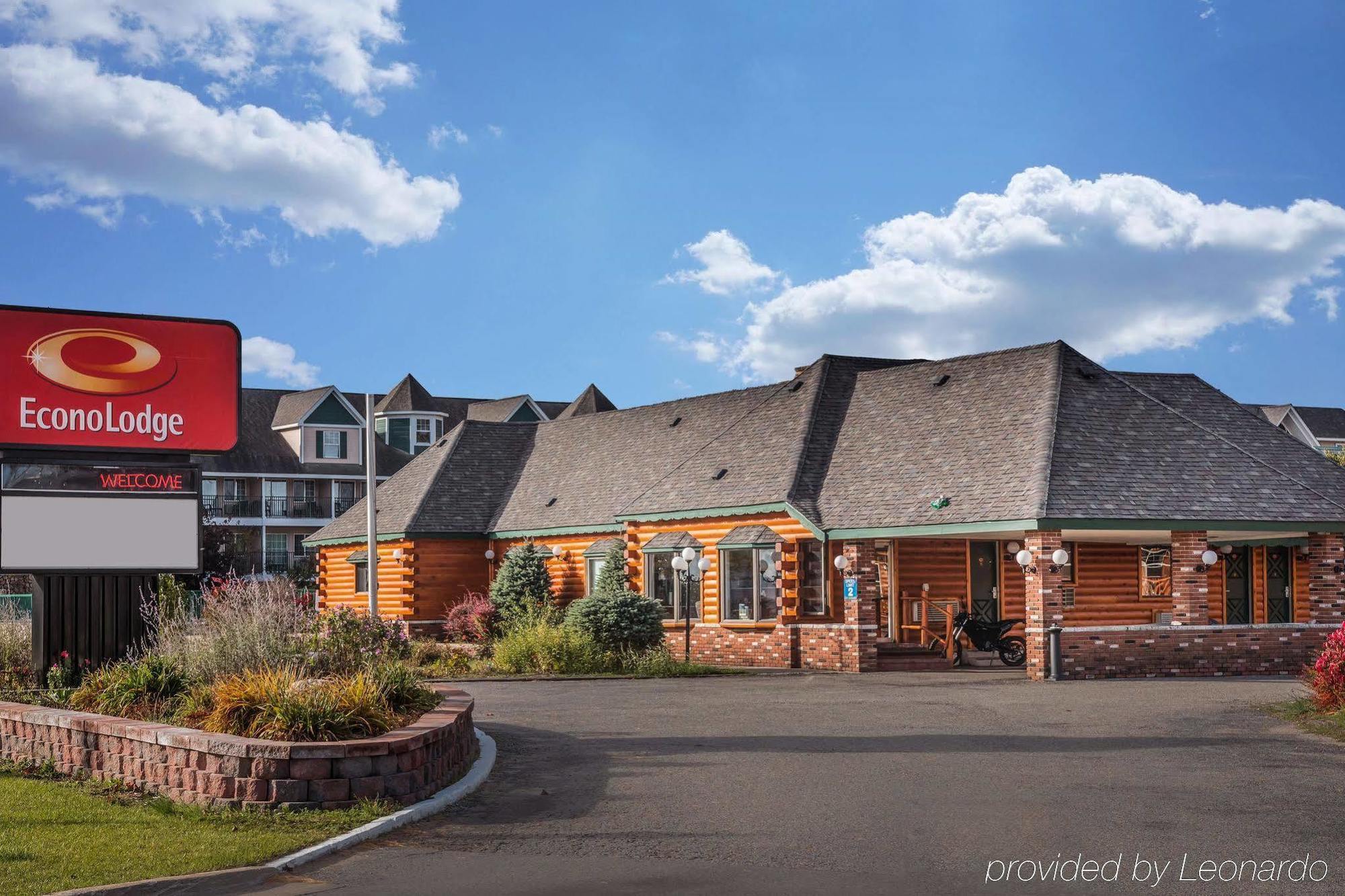 Econo Lodge Bayview Mackinaw Stadt Exterior foto