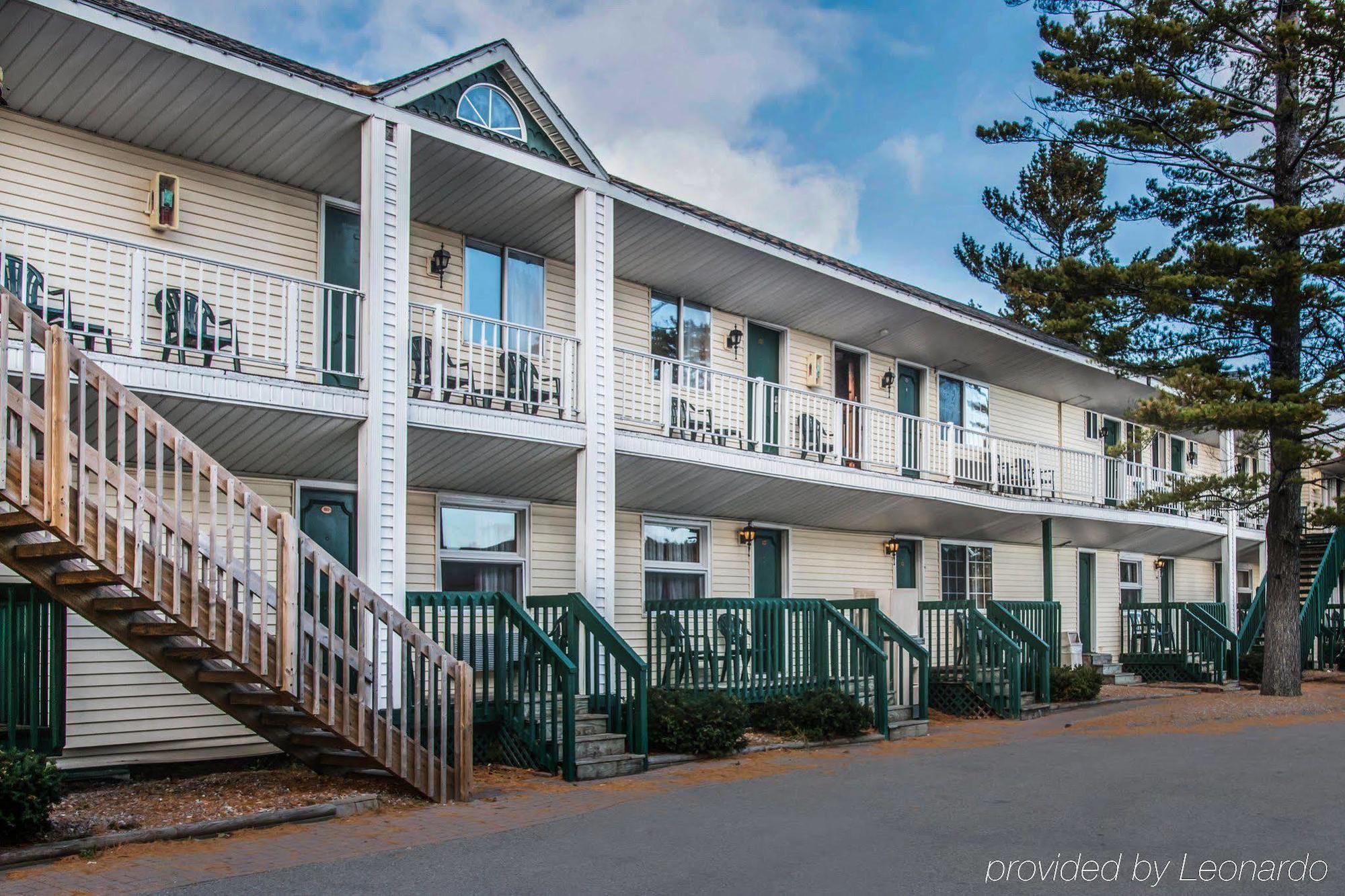 Econo Lodge Bayview Mackinaw Stadt Exterior foto
