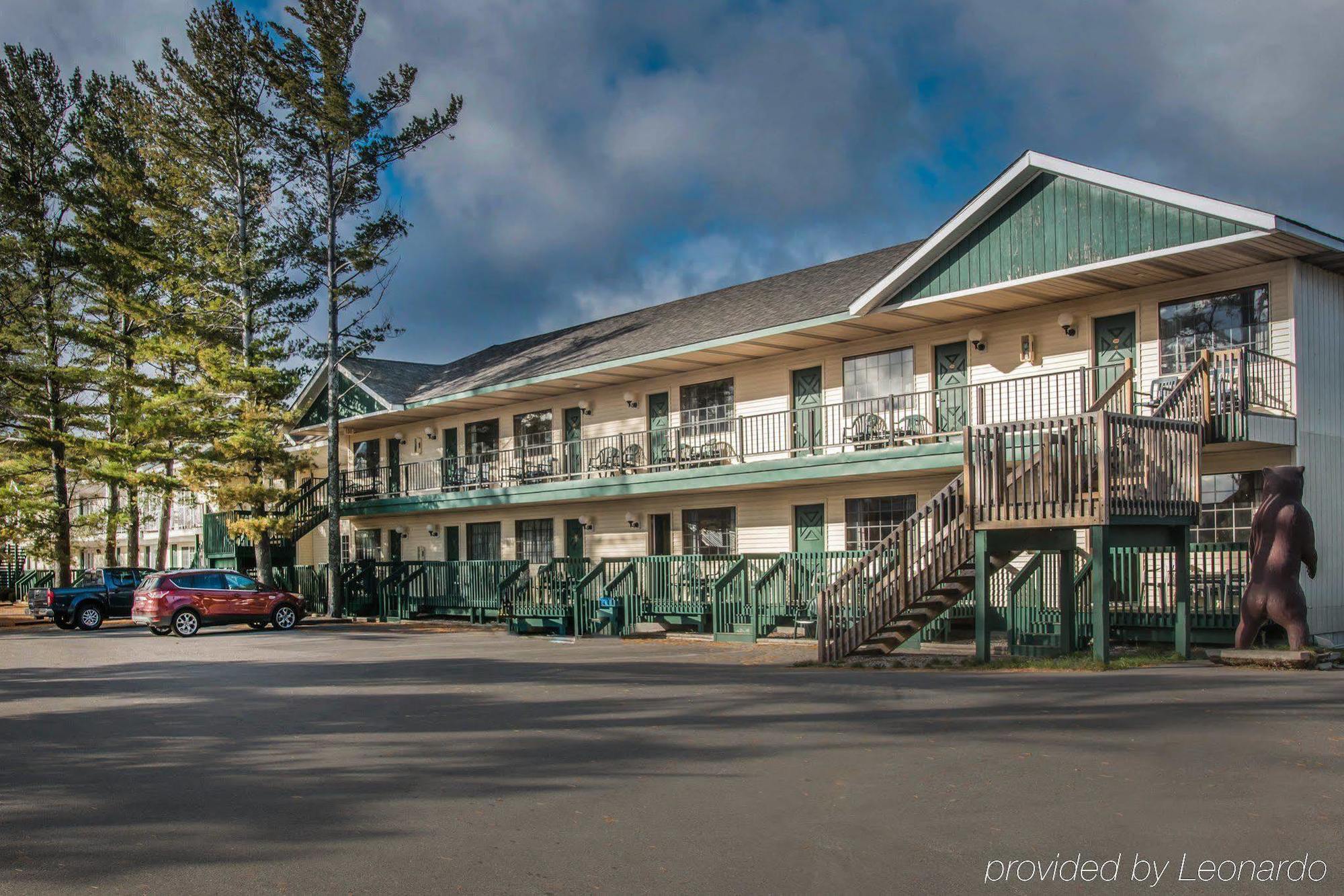 Econo Lodge Bayview Mackinaw Stadt Exterior foto