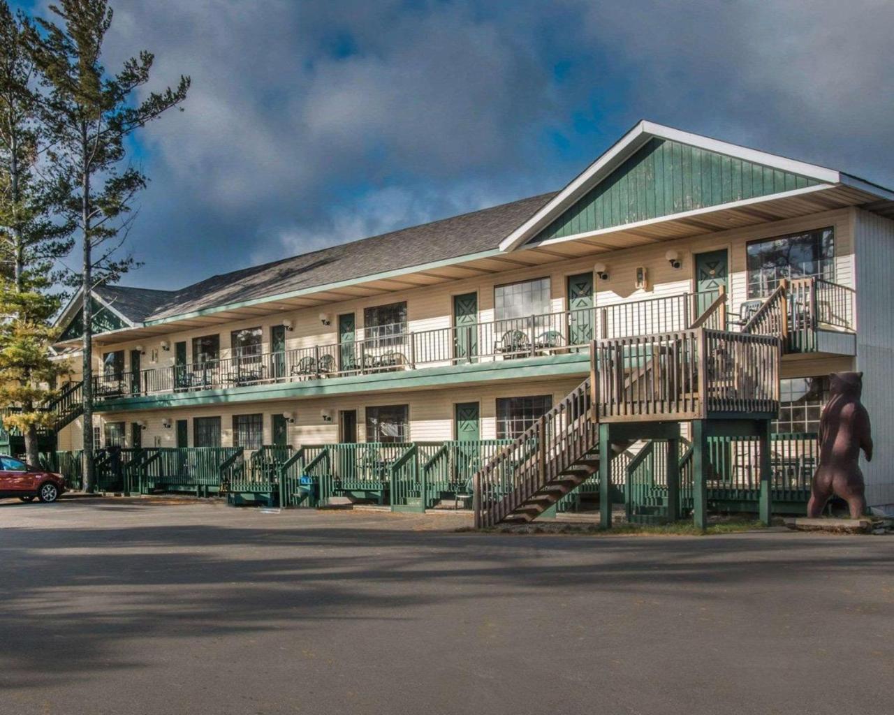 Econo Lodge Bayview Mackinaw Stadt Exterior foto